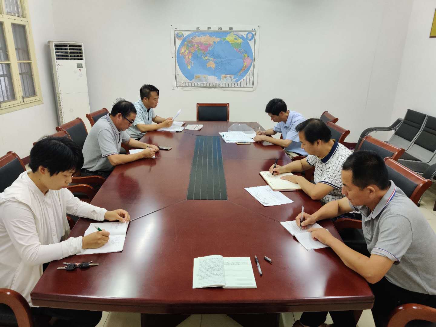 正陽關(guān)分公司傳達(dá)學(xué)習(xí)皖墾種業(yè)各項工作會議精神